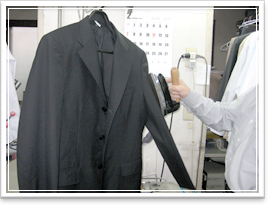 スーツズボンアイロン掛け